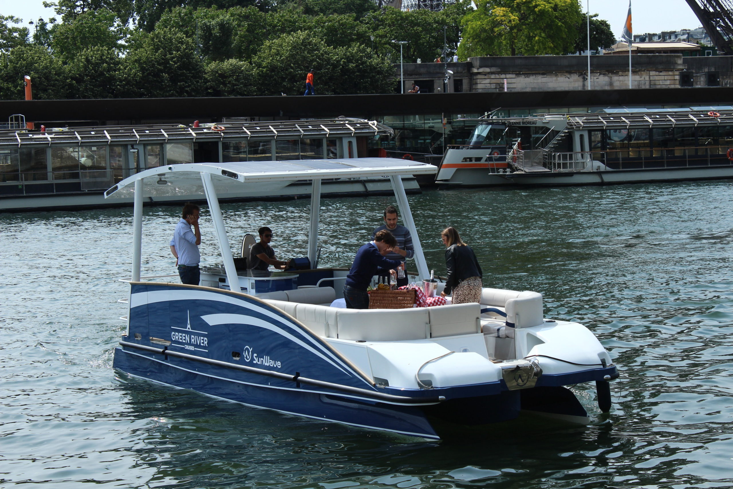 Croisière sur le bateau électrique